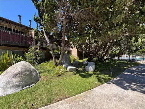 Exterior - 7890 E Spg #4V, Long Beach, CA 90815 photo 1 of 9
