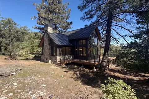 1684 Pinehurst Dr, Lake Arrowhead, CA 92352