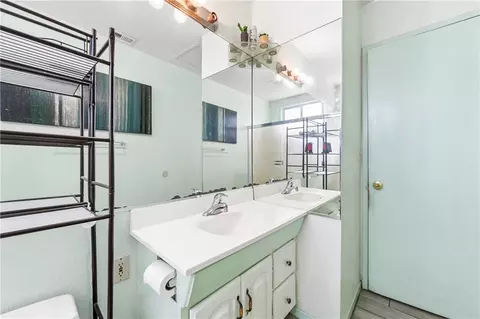 Bath - 10271 Garrett Rd, Stanton, CA 90680 photo 2 of 3