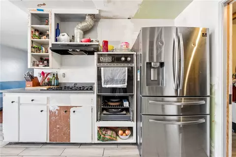 Kitchen - 10271 Garrett Rd, Stanton, CA 90680 photo 3 of 7