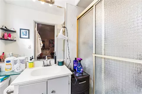 Bath - 10271 Garrett Rd, Stanton, CA 90680 photo 3 of 3