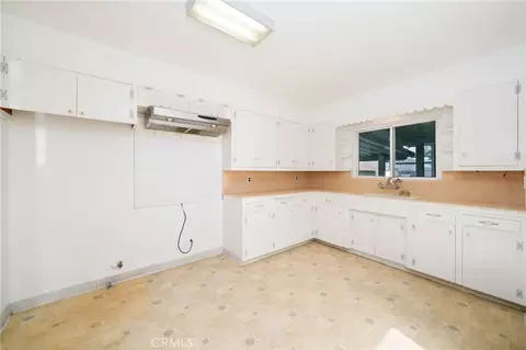 Kitchen - 341 Ellis, Long Beach, CA 90805 photo 4 of 4