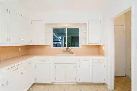 Kitchen - 341 Ellis, Long Beach, CA 90805 photo 2 of 4