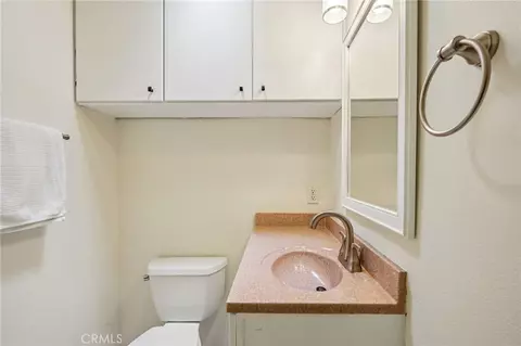 Bath - 644 Manhattan Bch #10, Manhattan Beach, CA 90266 photo 2 of 3