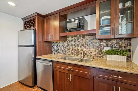 Kitchen - 644 Manhattan Bch #10, Manhattan Beach, CA 90266 photo 4 of 6