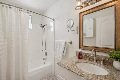 Bath - 644 Manhattan Bch #10, Manhattan Beach, CA 90266 photo 3 of 3