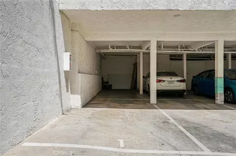 Exterior - 644 Manhattan Bch #10, Manhattan Beach, CA 90266 photo 2 of 3