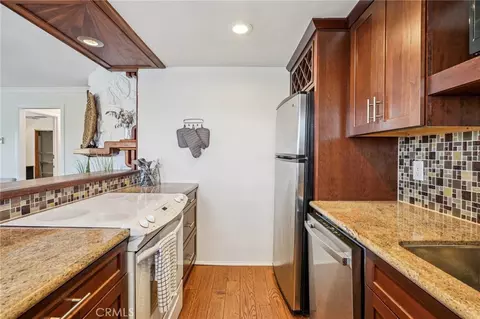 Kitchen - 644 Manhattan Bch #10, Manhattan Beach, CA 90266 photo 6 of 6