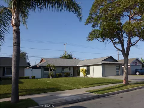 8881 Albatross Dr, Huntington Beach, CA 92646
