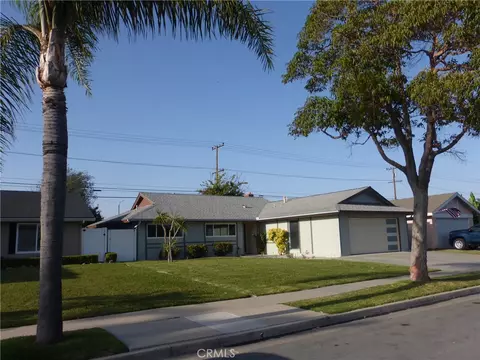 8881 Albatross Dr, Huntington Beach, CA 92646