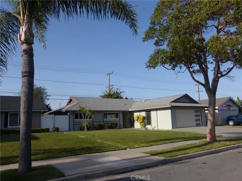 8881 Albatross Dr, Huntington Beach, CA 92646