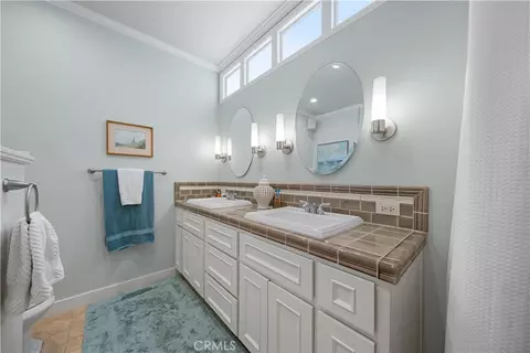 Bath - 3409 E 2nd, Long Beach, CA 90803 photo 3 of 7