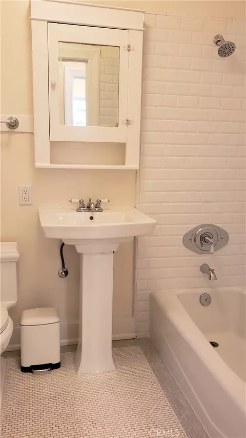 Bath - 3409 E 2nd, Long Beach, CA 90803 photo 5 of 7