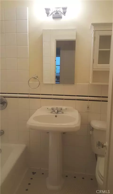 Bath - 3409 E 2nd, Long Beach, CA 90803 photo 6 of 7
