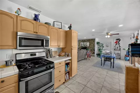 Kitchen - 14975 Gayhead, Apple Valley, CA 92307 photo 2 of 3