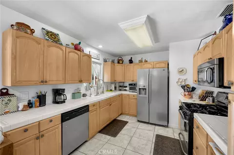 Kitchen - 14975 Gayhead, Apple Valley, CA 92307 photo 3 of 3
