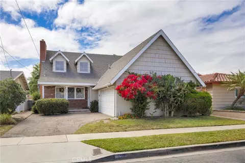 130 Coastline Dr, Seal Beach, CA 90740