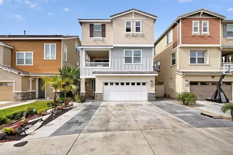9701 Hawkeye Ln, Anaheim, CA 92804