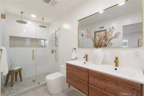 Bath - 606 E Turmont, Carson, CA 90746 photo 2 of 4