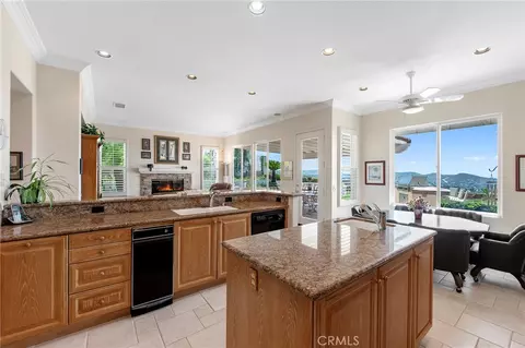 Kitchen - 5322 E Gabrielle Ln, Orange, CA 92867 photo 4 of 5