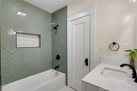 Bath - 4027 E 11th, Long Beach, CA 90804 photo 2 of 9