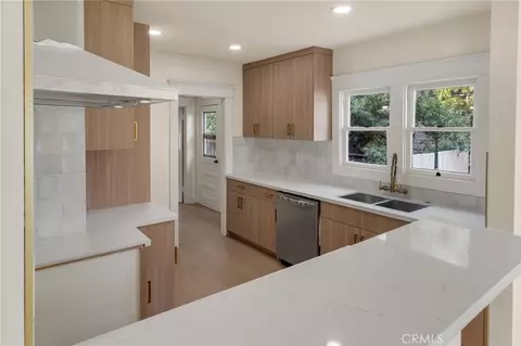 Entry Way - 4027 E 11th, Long Beach, CA 90804 photo 1 of 2