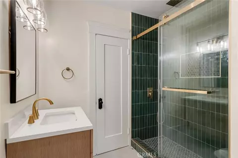Bath - 4027 E 11th, Long Beach, CA 90804 photo 7 of 9