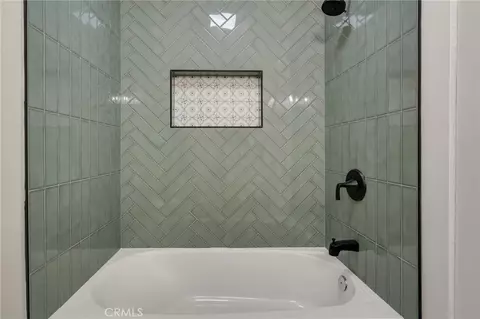 Bath - 4027 E 11th, Long Beach, CA 90804 photo 3 of 9