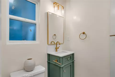 Bath - 4027 E 11th, Long Beach, CA 90804 photo 4 of 9