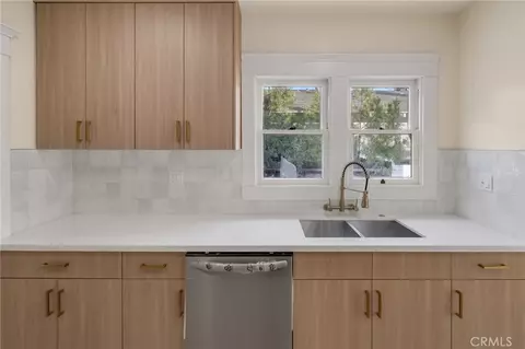 Kitchen - 4027 E 11th, Long Beach, CA 90804 photo 6 of 6