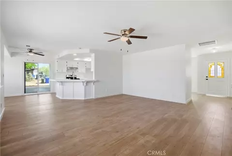 Living - 14280 Navajo, Apple Valley, CA 92307 photo 2 of 3