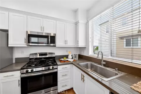 Kitchen - 156 N Orange, Brea, CA 92821 photo 3 of 7
