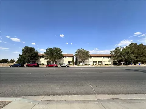 12745 Navajo Rd, Apple Valley, CA 92308