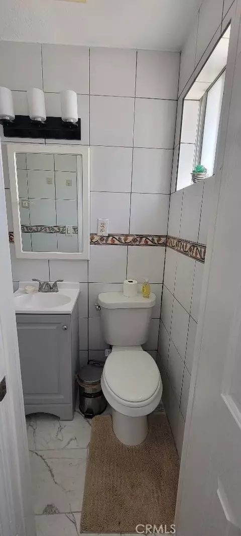 Bath - 1709 E Luray St, Long Beach, CA 90807 photo 6 of 10