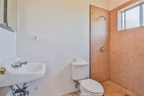 Bath - 1709 E Luray St, Long Beach, CA 90807 photo 8 of 10