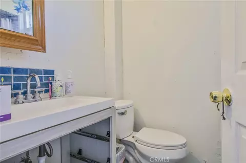 Bath - 1709 E Luray St, Long Beach, CA 90807 photo 9 of 10