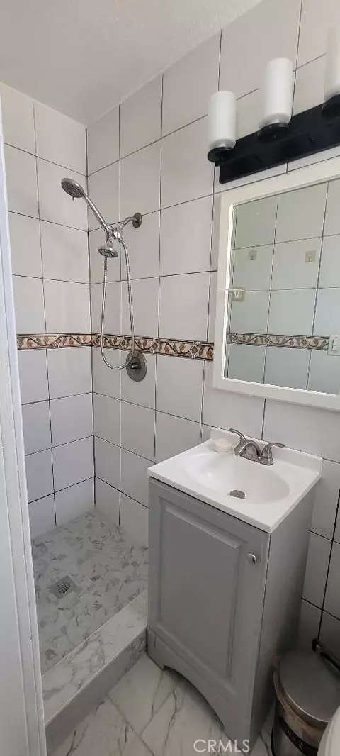 Bath - 1709 E Luray St, Long Beach, CA 90807 photo 5 of 10