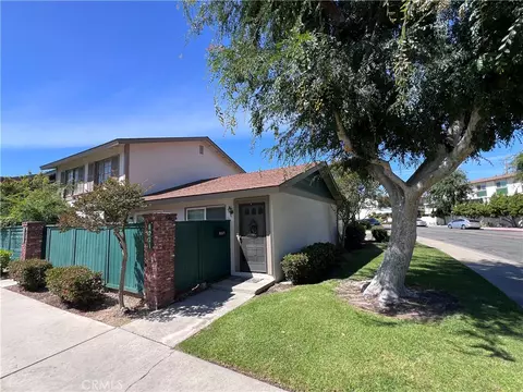 8221 Ginnis Grn, Buena Park, CA 90621