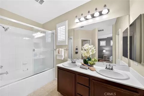 Bath - 10983 Cedarhurst, Riverside, CA 92503 photo 3 of 3