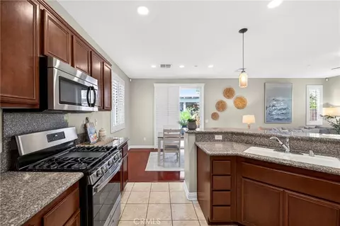 Kitchen - 10983 Cedarhurst, Riverside, CA 92503 photo 2 of 2