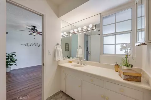 Bath - 2803 E Jackson Ave, Orange, CA 92867 photo 3 of 5