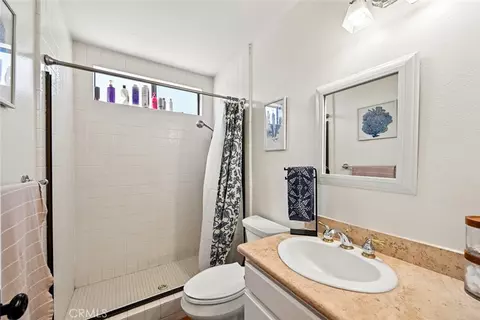 Bath - 1359 Knoll Dr, Oceanside, CA 92054 photo 1 of 3