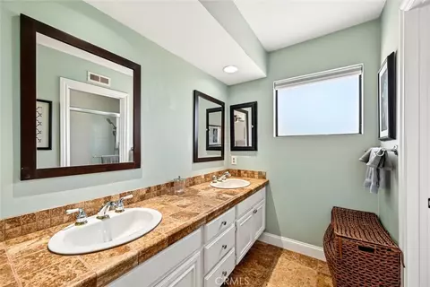 Bath - 1359 Knoll Dr, Oceanside, CA 92054 photo 2 of 3