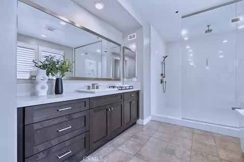 Bath - 168 Crossover, Irvine, CA 92618 photo 4 of 11