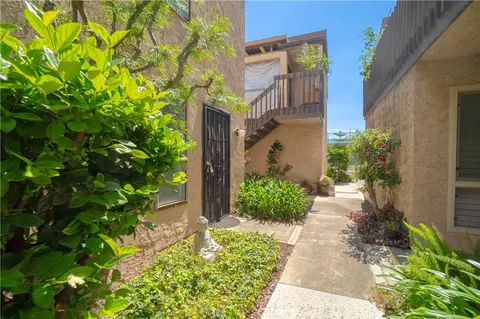 Exterior - 7890 E Spg #14A, Long Beach, CA 90815 photo 3 of 10