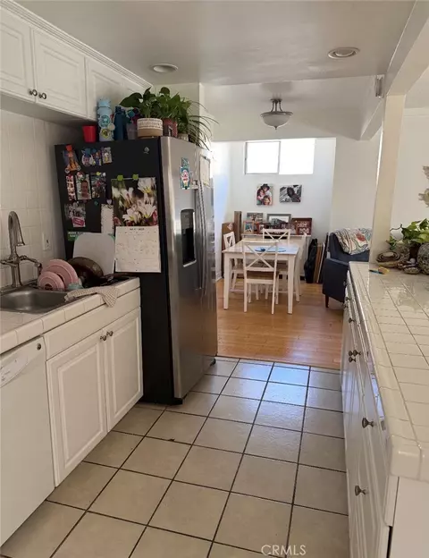 Kitchen - 337 Clemente, Avalon, CA 90704 photo 5 of 7