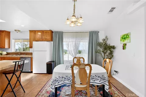 Dining - 1246 Locust, Pinon Hills, CA 92372 photo 2 of 3