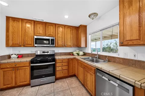 Kitchen - 1246 Locust, Pinon Hills, CA 92372 photo 4 of 5