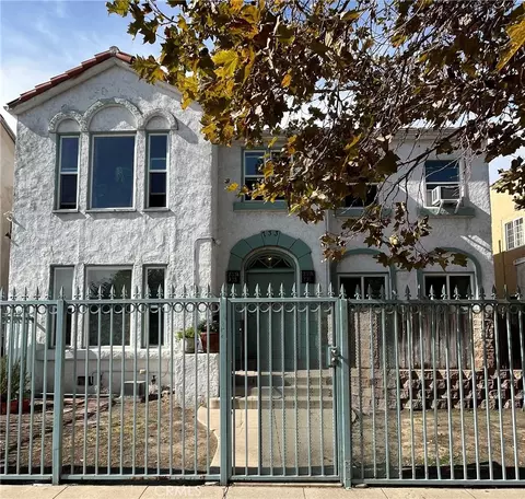 733 N Ridgewood Pl, Los Angeles, CA 90038