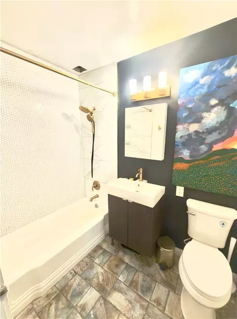 Bath - 100 Atlantic Ave #310, Long Beach, CA 90802 photo 1 of 2